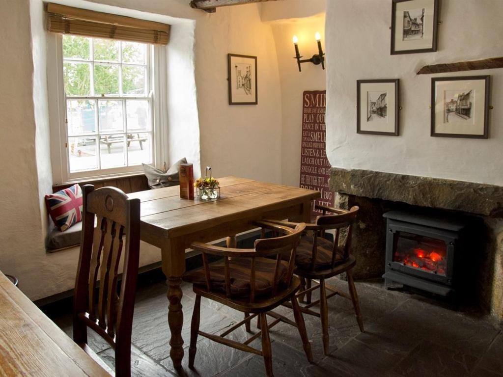 Kings Arms Hotel Abergavenny Zewnętrze zdjęcie