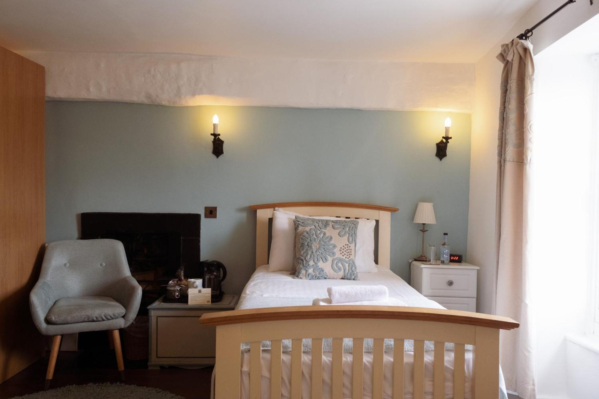 Kings Arms Hotel Abergavenny Zewnętrze zdjęcie