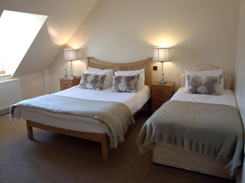 Kings Arms Hotel Abergavenny Pokój zdjęcie