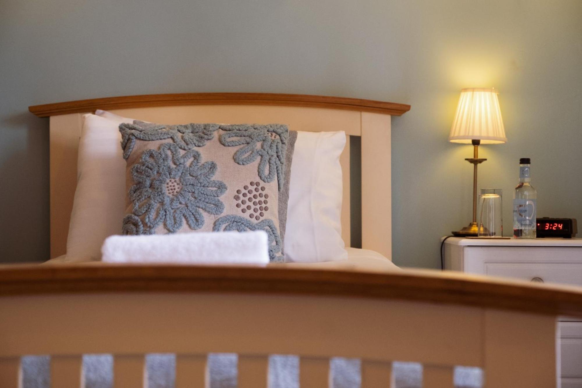 Kings Arms Hotel Abergavenny Pokój zdjęcie